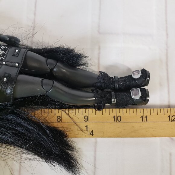 Beautiful Rainbow High Series 1 Grayscale Shanell Onyx Doll 11" Toy with Shoes - Picture 9 of 9